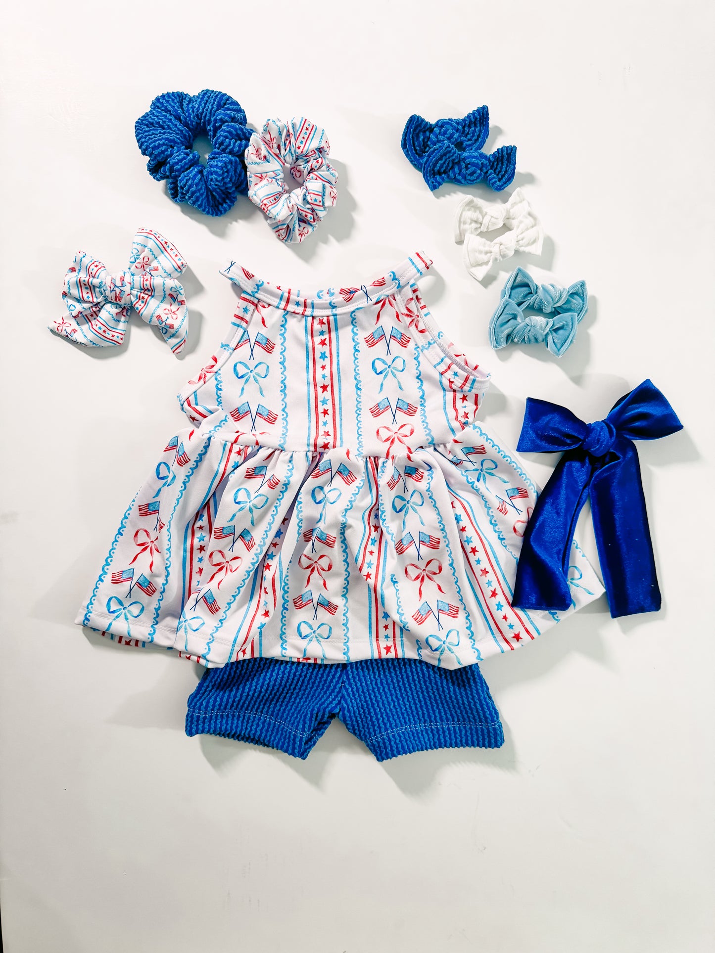Dainty Bows & Flag Oversized Single Bow