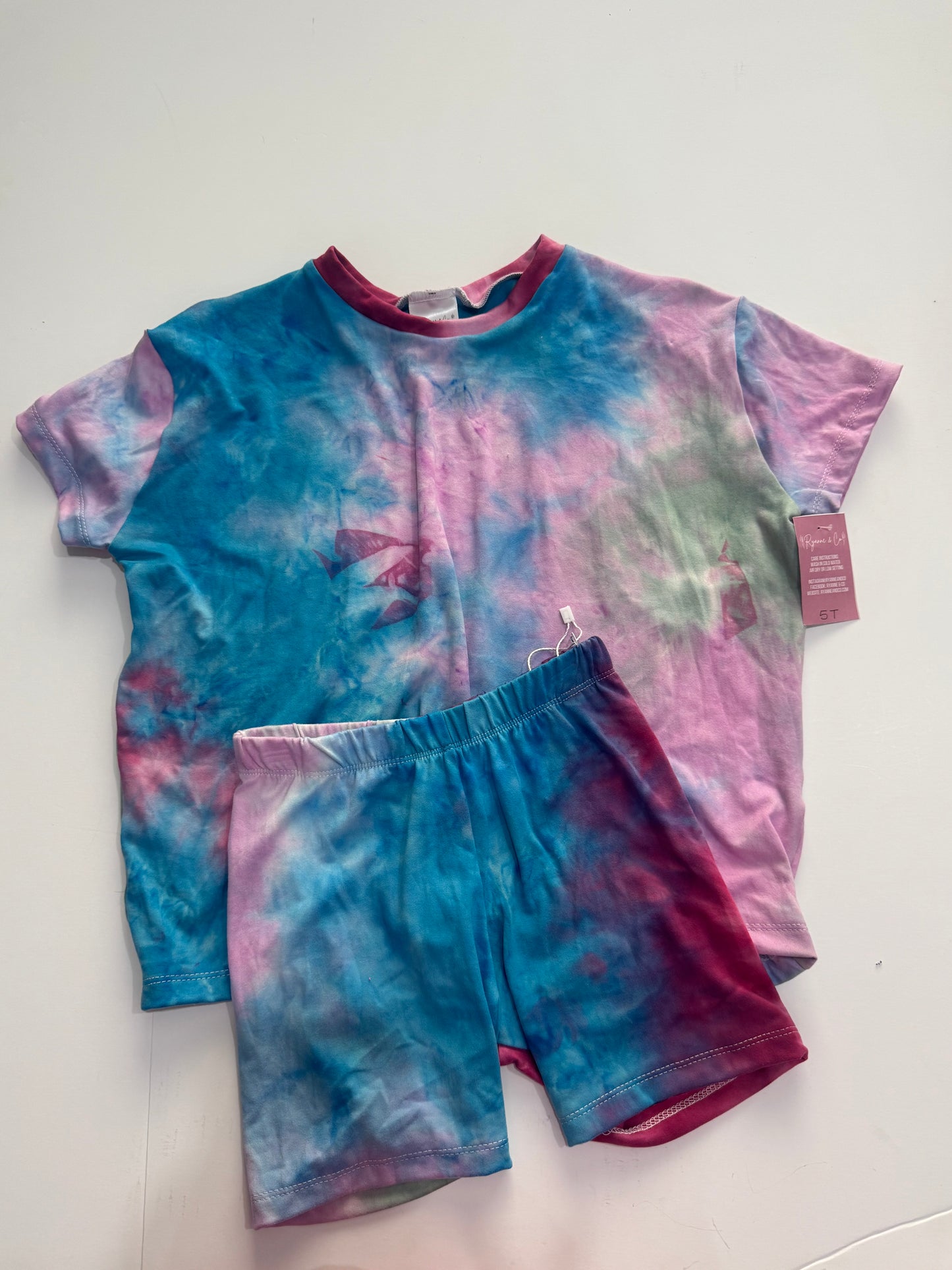 5T Tie Dye Oversized Tee & Shorts & Bikers