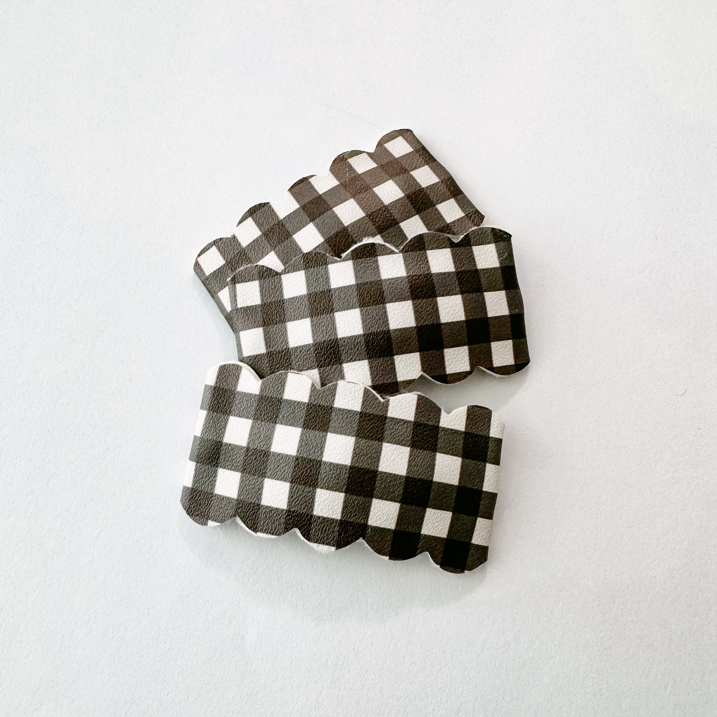 Black Gingham Scallop Snap Clips