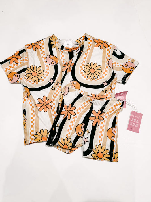 2T Groovy Oversized Tee & Bikers